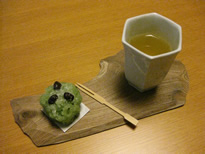 チェックインの際のお茶と和菓子